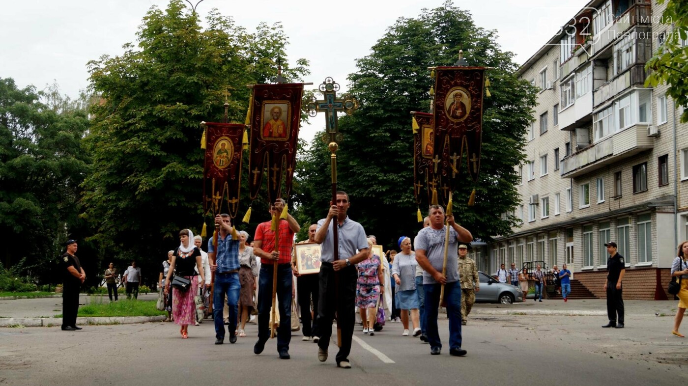 На центральном пляже Павлограда крестили 30 человек, фото-1 На центральном пляже Павлограда крестили 30 человек, фото-1