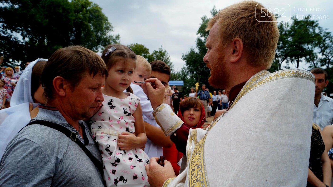 На центральном пляже Павлограда крестили 30 человек, фото-5 На центральном пляже Павлограда крестили 30 человек, фото-5