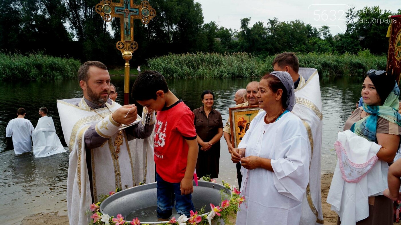 На центральном пляже Павлограда крестили 30 человек, фото-3 На центральном пляже Павлограда крестили 30 человек, фото-3