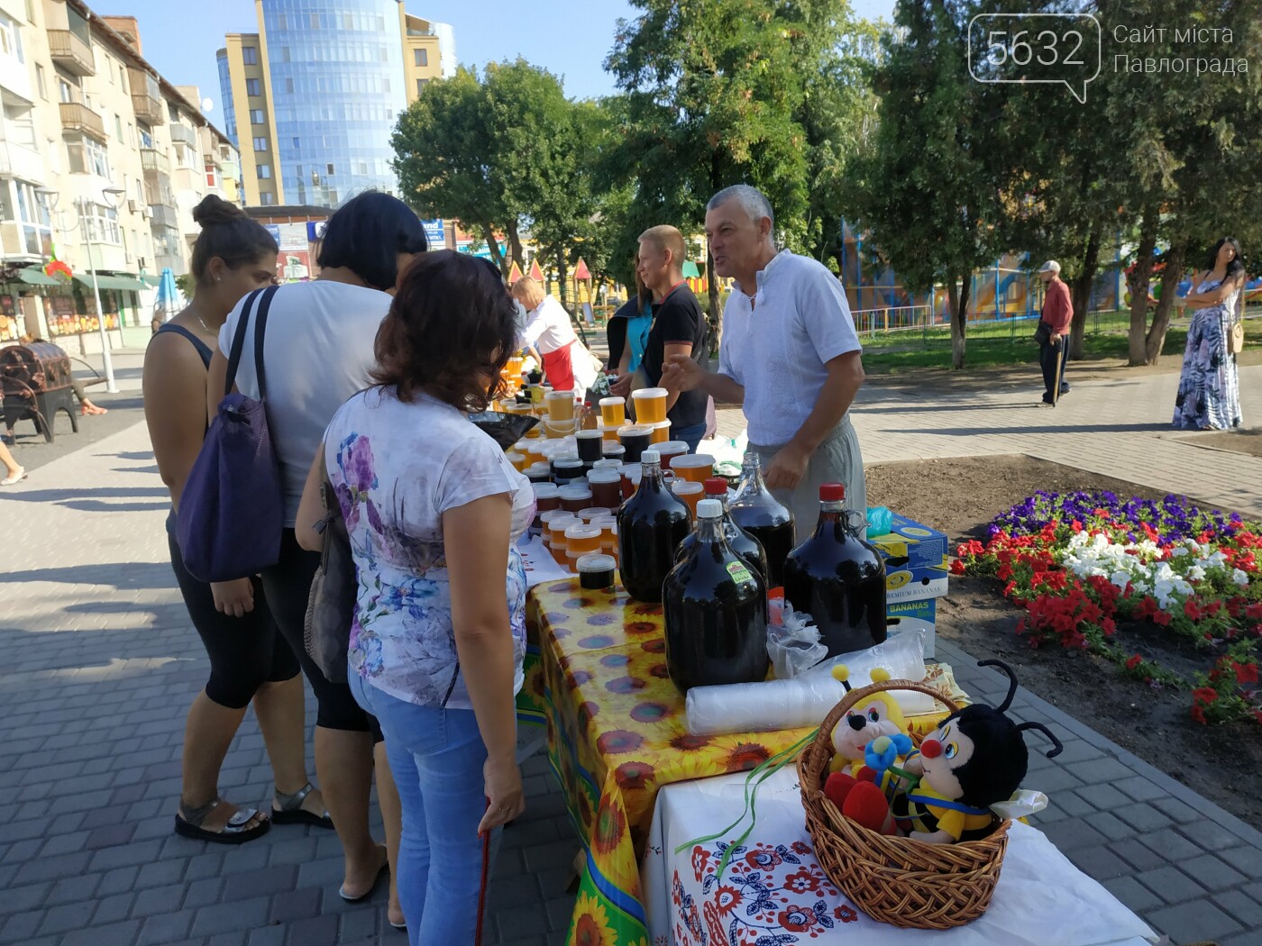 В Павлограде празднуют Яблочный Спас (ФОТО) | Новости