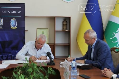 В Павлограде побывал легендарный Олег Протасов, фото-2 В Павлограде побывал легендарный Олег Протасов, фото-2