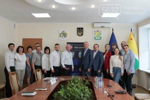 В Павлограде побывал легендарный Олег Протасов, фото-1 В Павлограде побывал легендарный Олег Протасов, фото-1