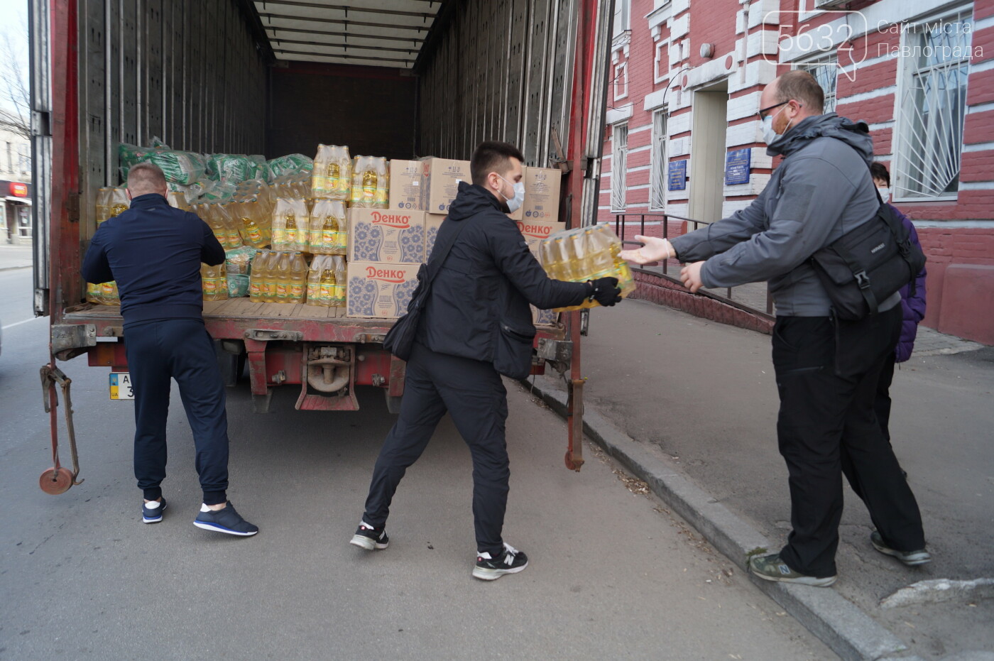 В Павлоград привезли ещё 700 благотворительных наборов (ФОТ..., фото-6 В Павлоград привезли ещё 700 благотворительных наборов (ФОТОРЕПОРТАЖ), фото-6