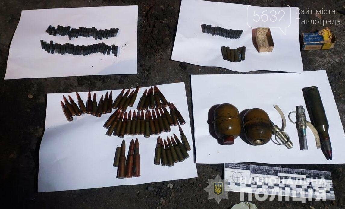 В гараже у жителя Першотравенска обнаружили целый арсенал о..., фото-1 В гараже у жителя Першотравенска обнаружили целый арсенал оружия, фото-1