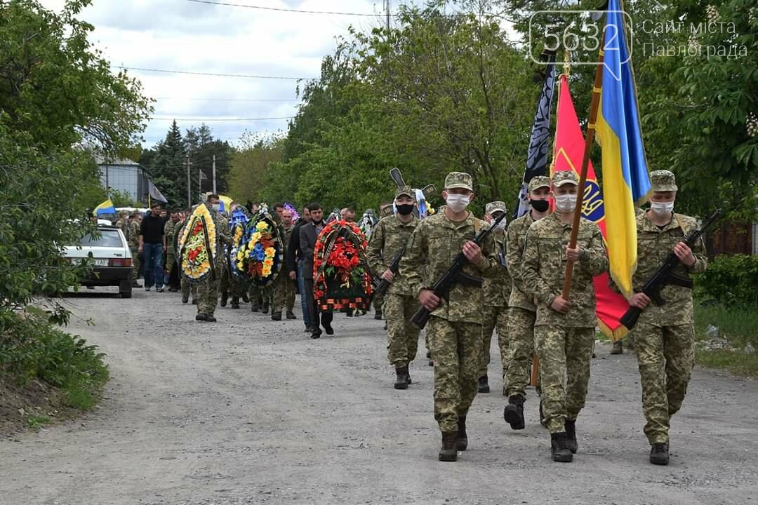Павлоград попрощался с погибшим в зоне ООС Евгением Сафоновым, фото-2 Павлоград попрощался с погибшим в зоне ООС Евгением Сафоновым, фото-2