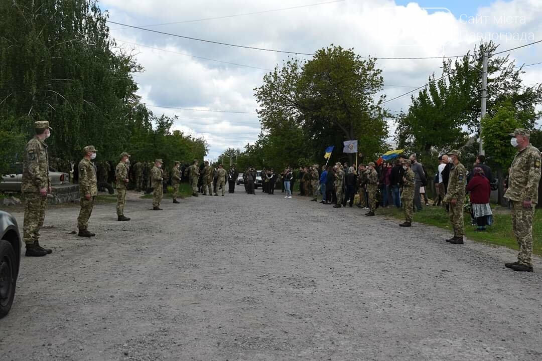 Павлоград попрощался с погибшим в зоне ООС Евгением Сафоновым, фото-1 Павлоград попрощался с погибшим в зоне ООС Евгением Сафоновым, фото-1