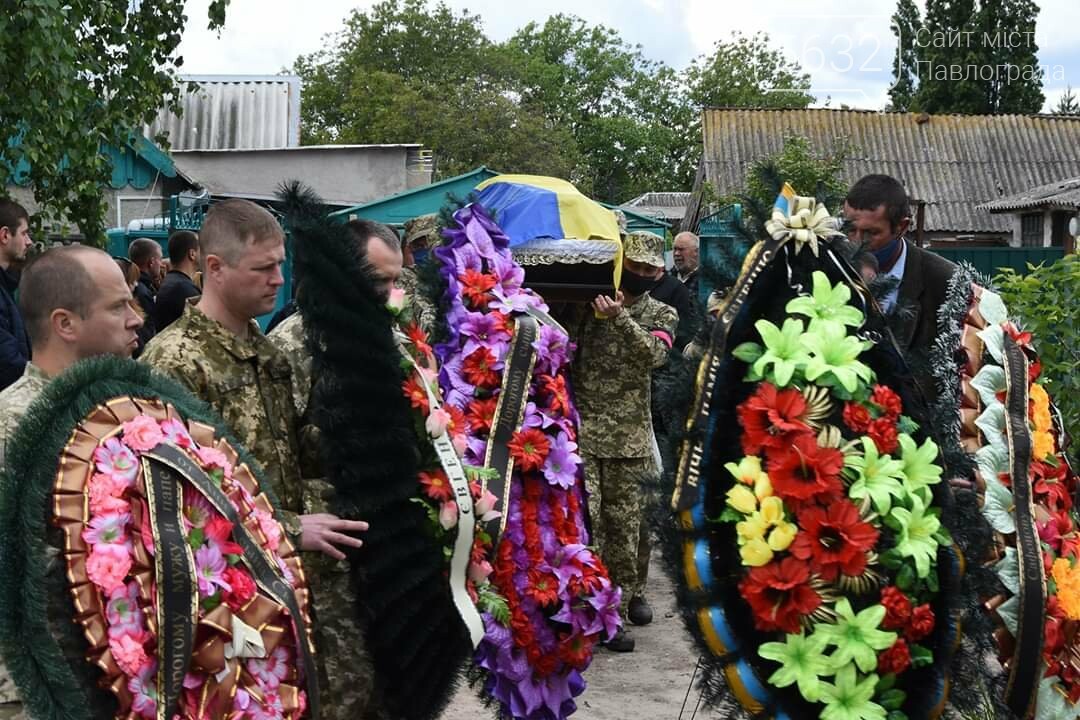 Павлоград попрощался с погибшим в зоне ООС Евгением Сафоновым, фото-8 Павлоград попрощался с погибшим в зоне ООС Евгением Сафоновым, фото-8