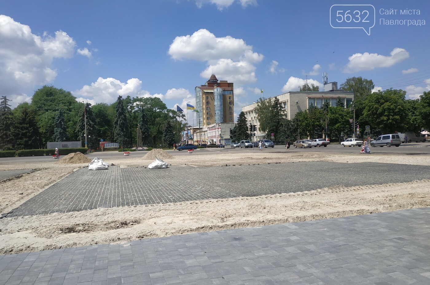 На Соборной площади Павлограда возобновились работы по реко..., фото-2 На Соборной площади Павлограда возобновились работы по реконструкции (ФОТОФАКТ), фото-2