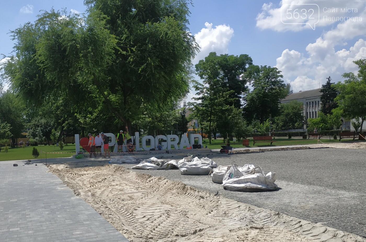 На Соборной площади Павлограда возобновились работы по реко..., фото-4 На Соборной площади Павлограда возобновились работы по реконструкции (ФОТОФАКТ), фото-4