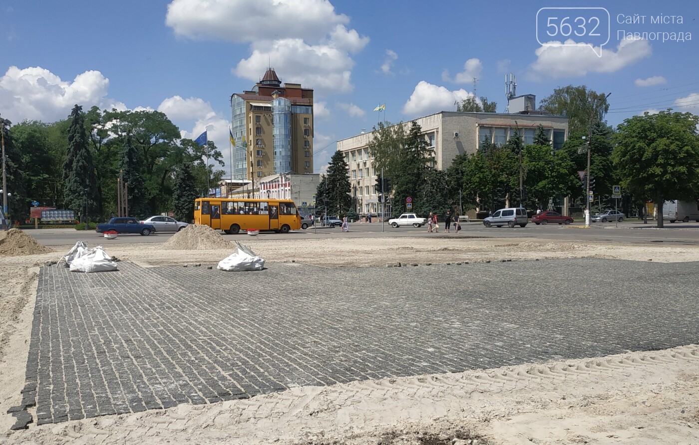 На Соборной площади Павлограда возобновились работы по реко..., фото-5 На Соборной площади Павлограда возобновились работы по реконструкции (ФОТОФАКТ), фото-5