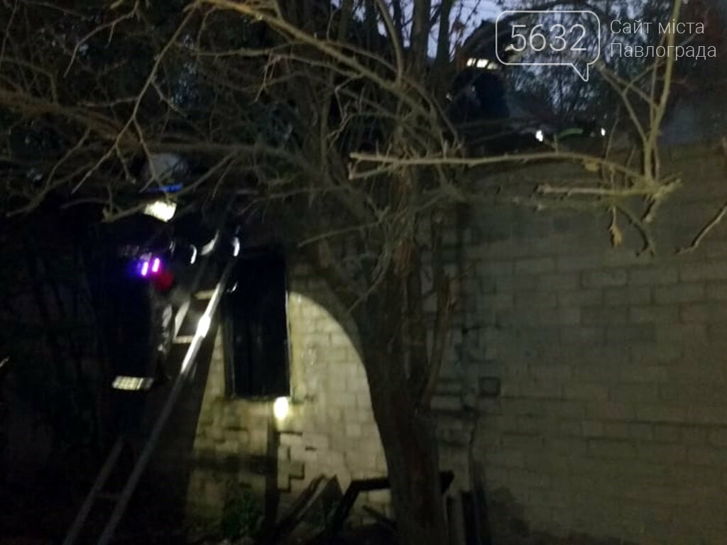 В Терновке горел одноэтажный жилой дом (ВИДЕО), фото-2 В Терновке горел одноэтажный жилой дом (ВИДЕО), фото-2