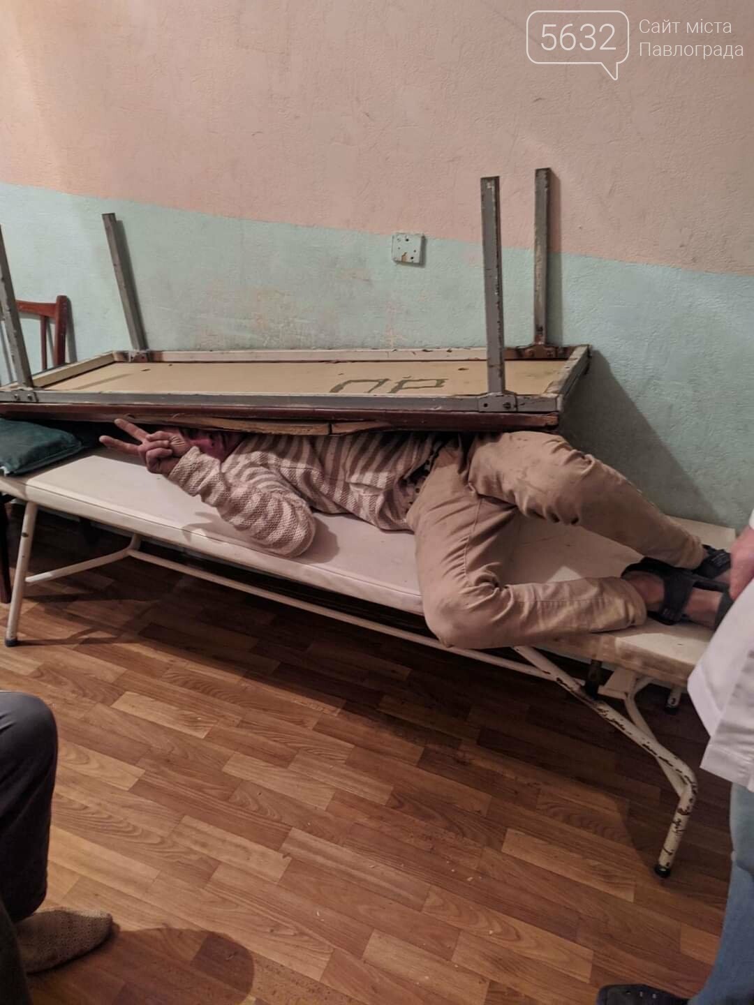 Хрупкие медсёстры больницы интенсивного лечения Павлограда..., фото-2 Хрупкие медсёстры больницы интенсивного лечения Павлограда пытаются противостоять неадекватным пациентам, фото-2