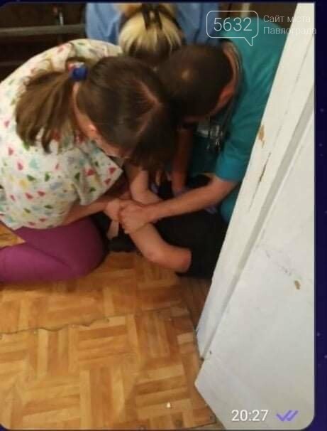 Хрупкие медсёстры больницы интенсивного лечения Павлограда..., фото-1 Хрупкие медсёстры больницы интенсивного лечения Павлограда пытаются противостоять неадекватным пациентам, фото-1