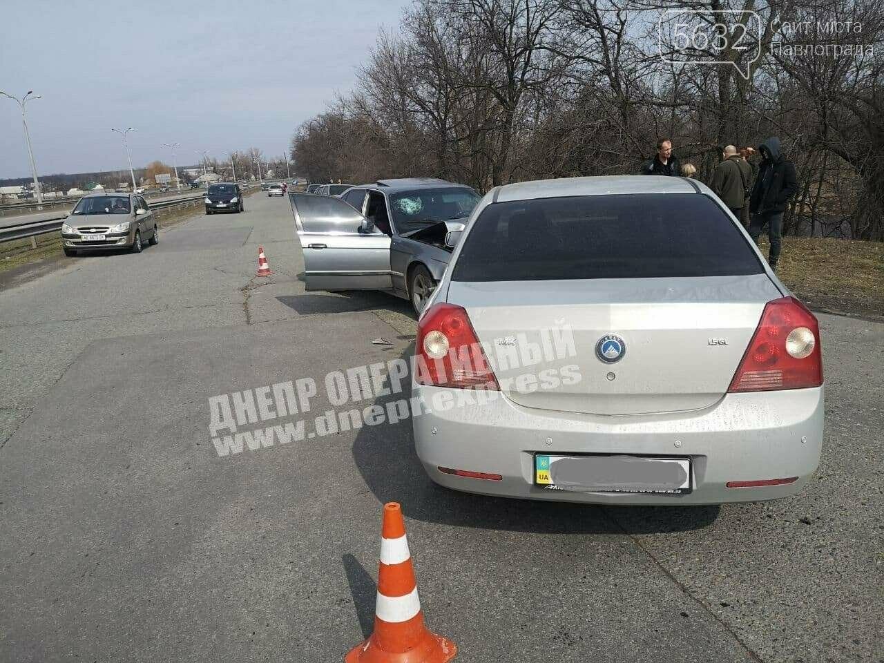 На трассе Павлоград-Днепр столкнулись два автомобиля (ФОТО), фото-3 На трассе Павлоград-Днепр столкнулись два автомобиля (ФОТО), фото-3