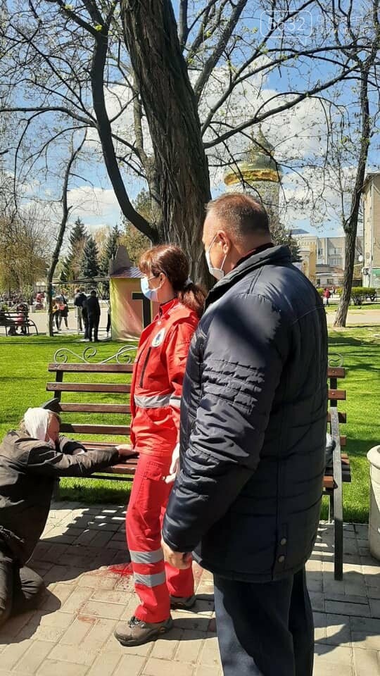 В Детском парке Павлограда мужчина потерял сознание, упал и..., фото-3 В Детском парке Павлограда мужчина потерял сознание, упал и разбил голову, фото-3