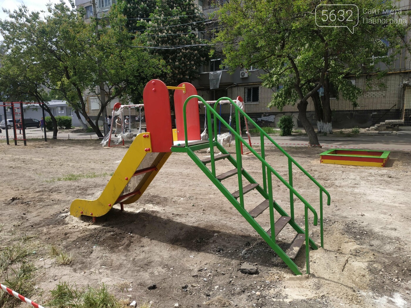 В одном из дворов по улице Центральной в Павлограде обустр..., фото-3 В одном из дворов по улице Центральной в Павлограде обустраивают новую детскую площадку (ФОТОФАКТ), фото-3