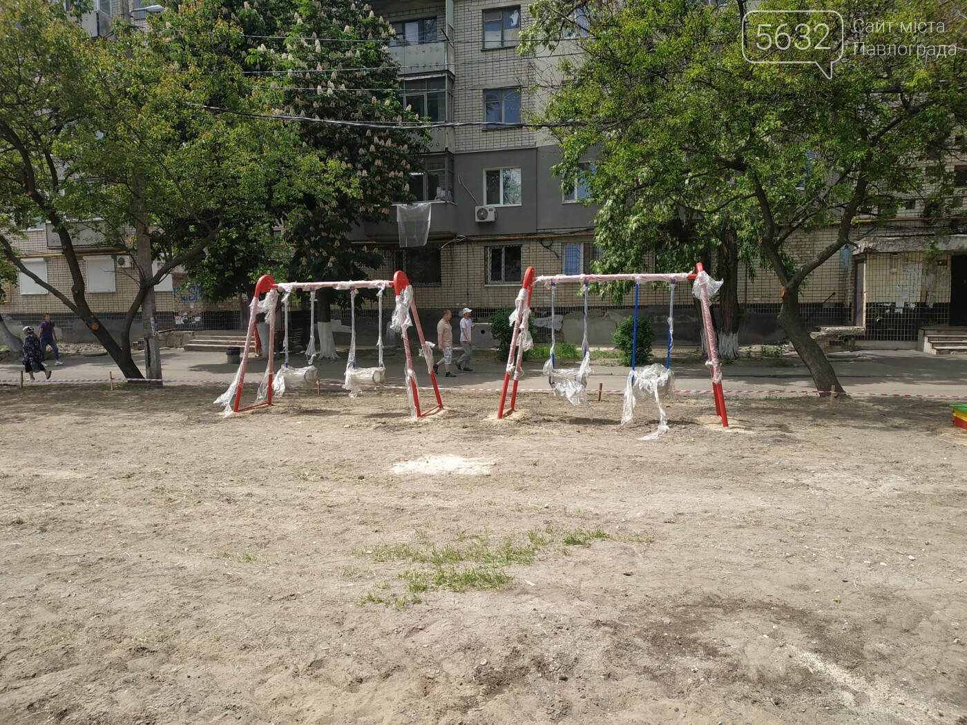 В одном из дворов по улице Центральной в Павлограде обустр..., фото-4 В одном из дворов по улице Центральной в Павлограде обустраивают новую детскую площадку (ФОТОФАКТ), фото-4