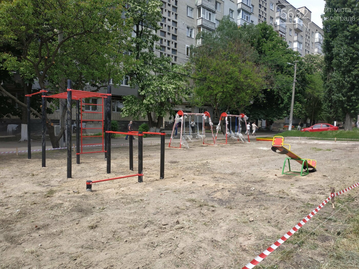 В одном из дворов по улице Центральной в Павлограде обустр..., фото-5 В одном из дворов по улице Центральной в Павлограде обустраивают новую детскую площадку (ФОТОФАКТ), фото-5