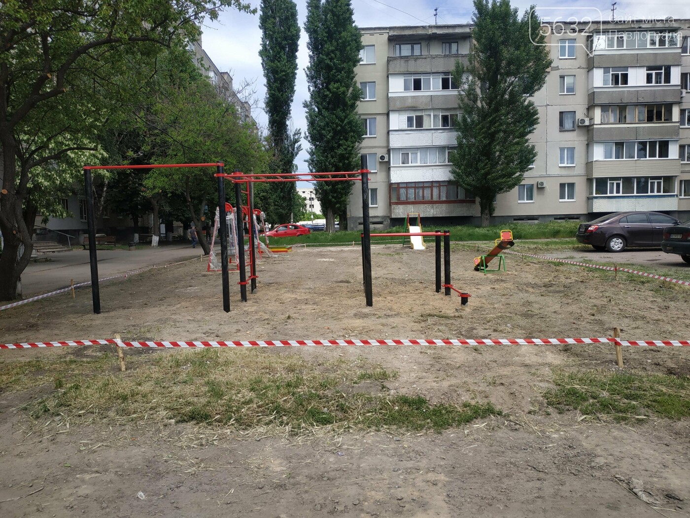 В одном из дворов по улице Центральной в Павлограде обустр..., фото-2 В одном из дворов по улице Центральной в Павлограде обустраивают новую детскую площадку (ФОТОФАКТ), фото-2