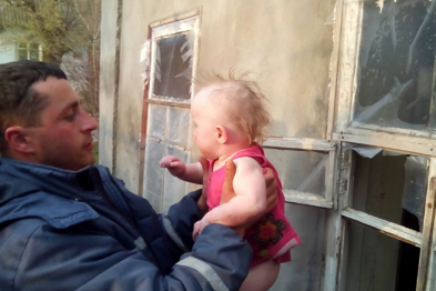 Игра hello neighbor прятки. У меня две дочери младшенькую катю. Родители и дети. Ребенок соседка. Ребенок соседка.