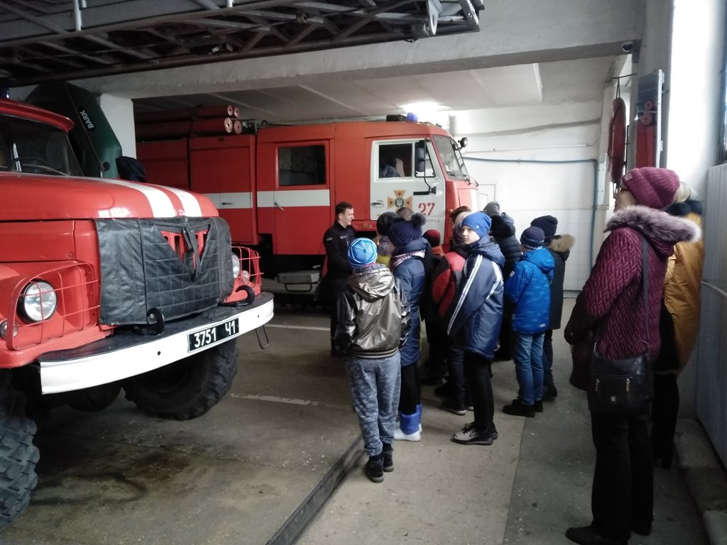 Павлоградские шестиклассники побывали в гостях у спасателей , фото-1 Павлоградские шестиклассники побывали в гостях у спасателей , фото-1