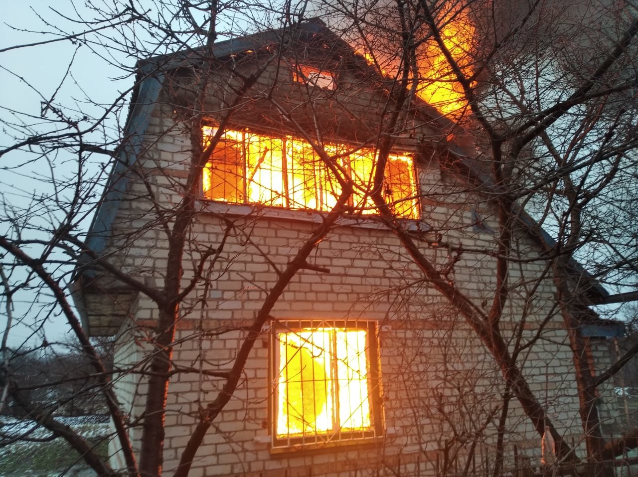 В Павлоградском районе горел дачный дом , фото-1 В Павлоградском районе горел дачный дом , фото-1