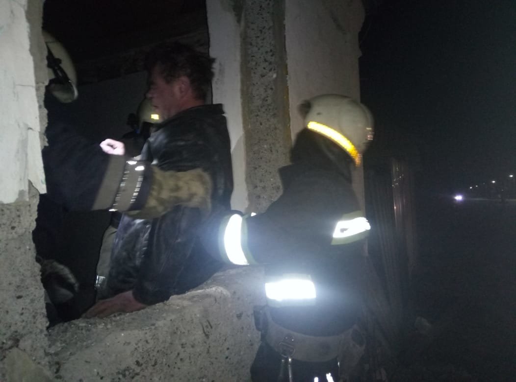 Поздним вечером в Павлограде горел заброшенный дом, фото-1 Поздним вечером в Павлограде горел заброшенный дом, фото-1