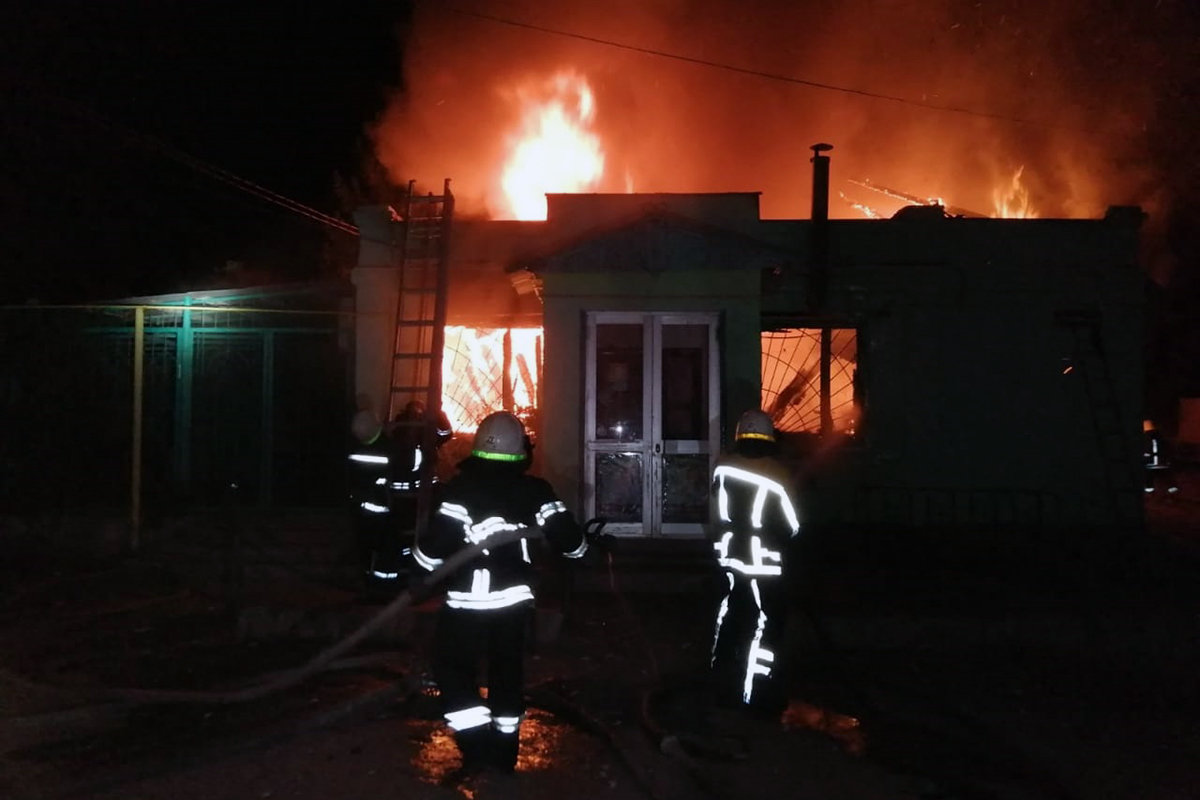 В Павлоградском районе горел магазин продовольственных това..., фото-2 В Павлоградском районе горел магазин продовольственных товаров (ВИДЕО), фото-2