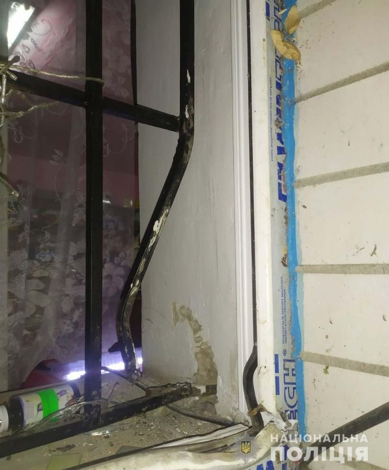 За попытку кражи из магазина полицейские Петропавловки заде..., фото-2 За попытку кражи из магазина полицейские Петропавловки задержали вооруженного мужчину, фото-2
