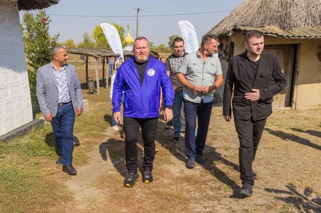 Валентин Резніченко: «Без інфраструктури країна не живе, то..., фото-3 Валентин Резніченко: «Без інфраструктури країна не живе, тож з неї ми і розпочали…», фото-3
