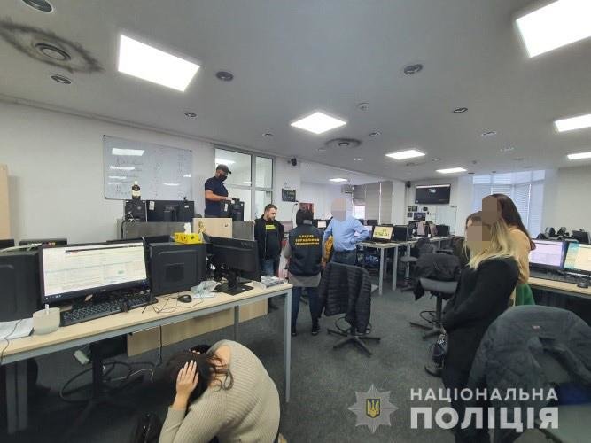 На Днепропетровщине «накрыли» сеть «call-центров», фото-1 На Днепропетровщине «накрыли» сеть «call-центров», фото-1