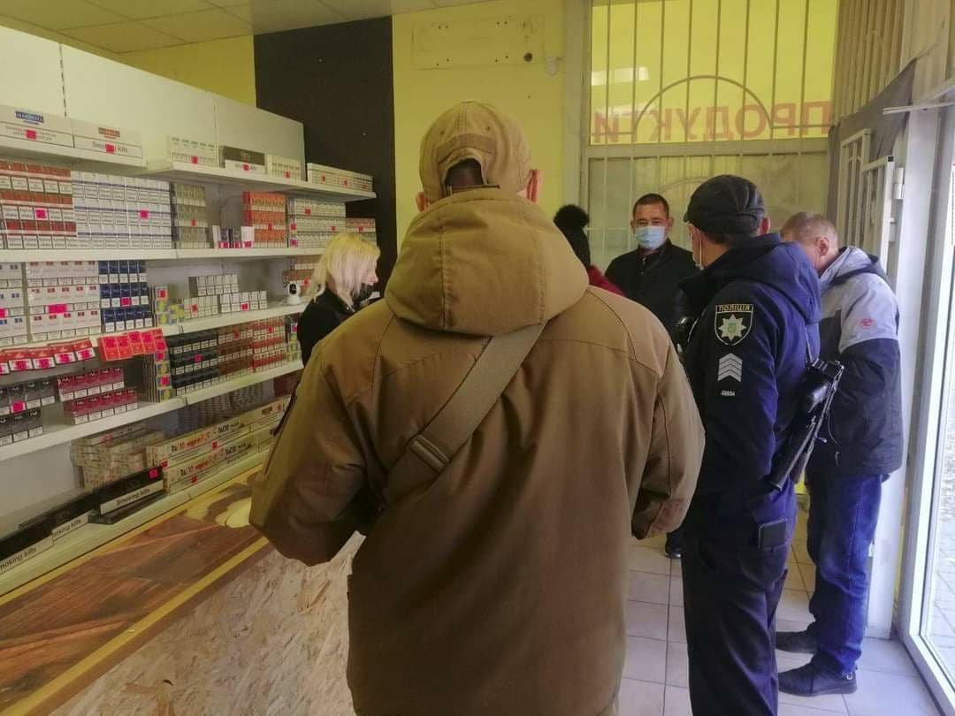 В Павлограде провели рейд по местным "наливайкам": ФОТО, фото-2 В Павлограде провели рейд по местным "наливайкам": ФОТО, фото-2