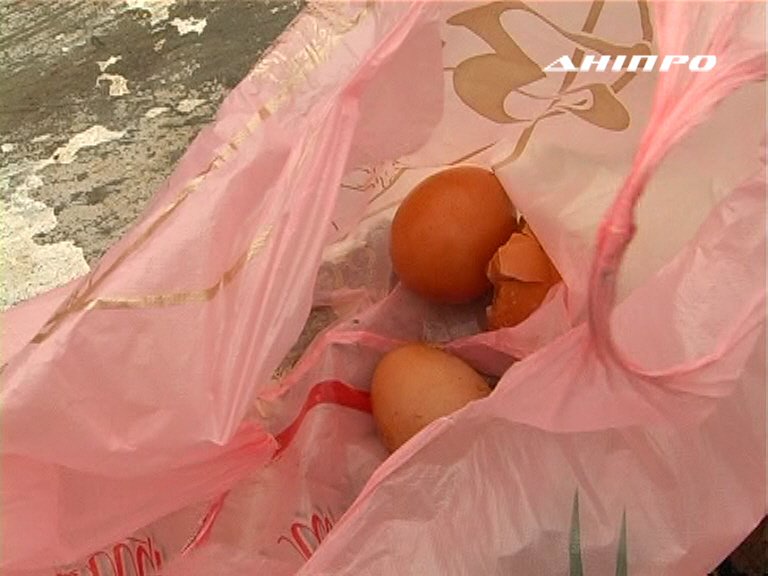 BMW депутата Павлоградского горсовета закидали яйцами. Обновлено. ФОТО (фото) - фото 1