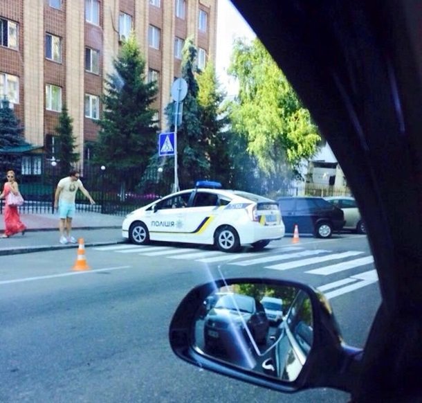 В Киеве машина полиции протаранила маршрутку (фото) - фото 1